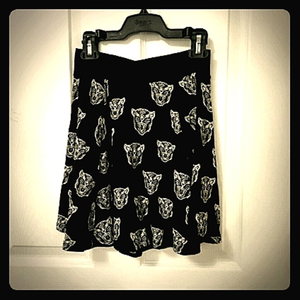 H&M Black Leopard Skirt 🐱